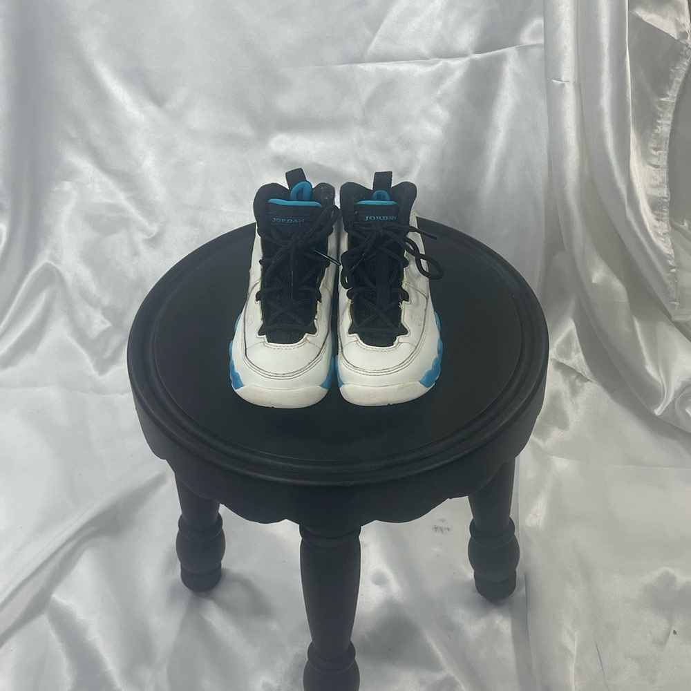 Nike Kids Sneakers - Black, White, and Blue